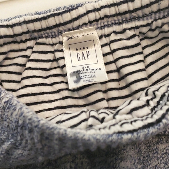 💙 BABY GAP - Blue & White Reversible Sweatpants - Size 3-6 M - Picture 5 of 7